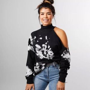 Tie Dye Cold Shoulder Pullover
GILDED INTENT